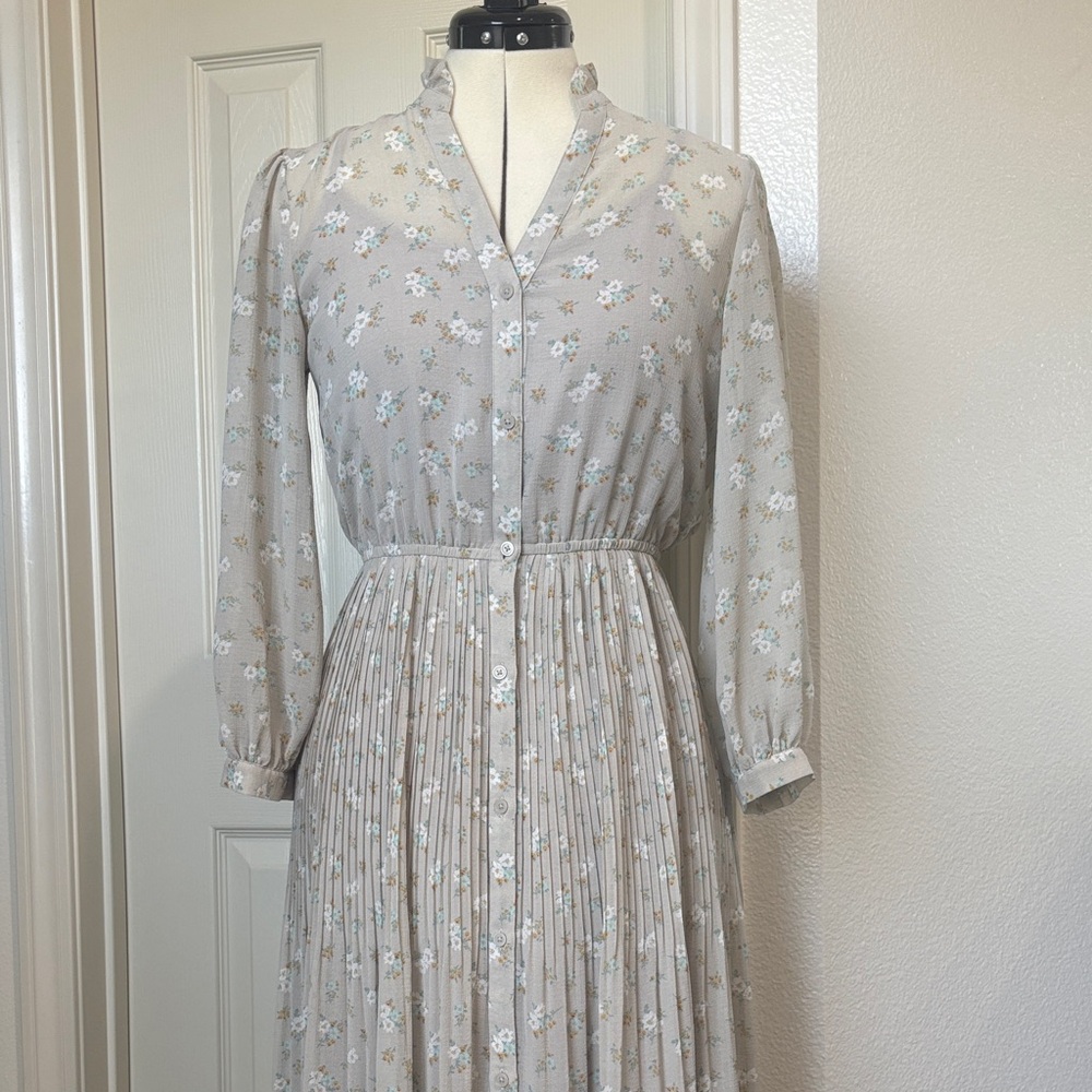Uniqlo Light Gray Floral Long Sleeve Dress